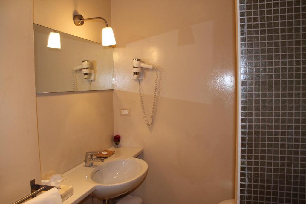 Hotel Touring Livorno Zimmer foto
